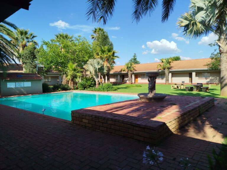Pool Area 768x576